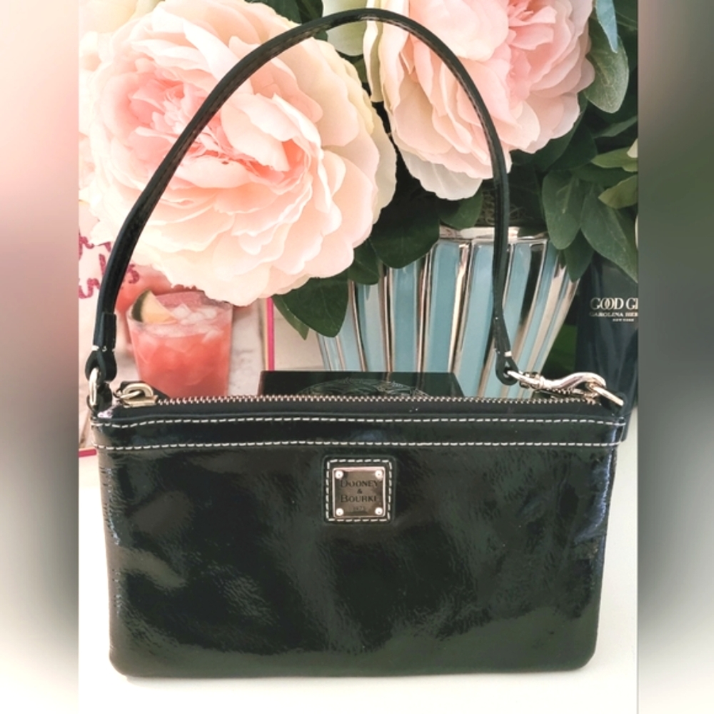🌺Dooney & Burke Purse/ Wristlet